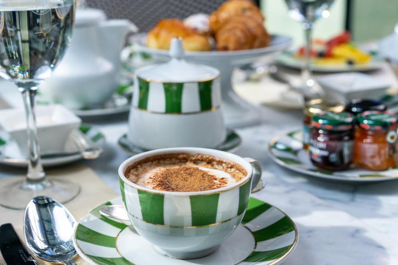 Alvear Icon Hotel Buenos Aires Exteriér fotografie A cup of cappuccino