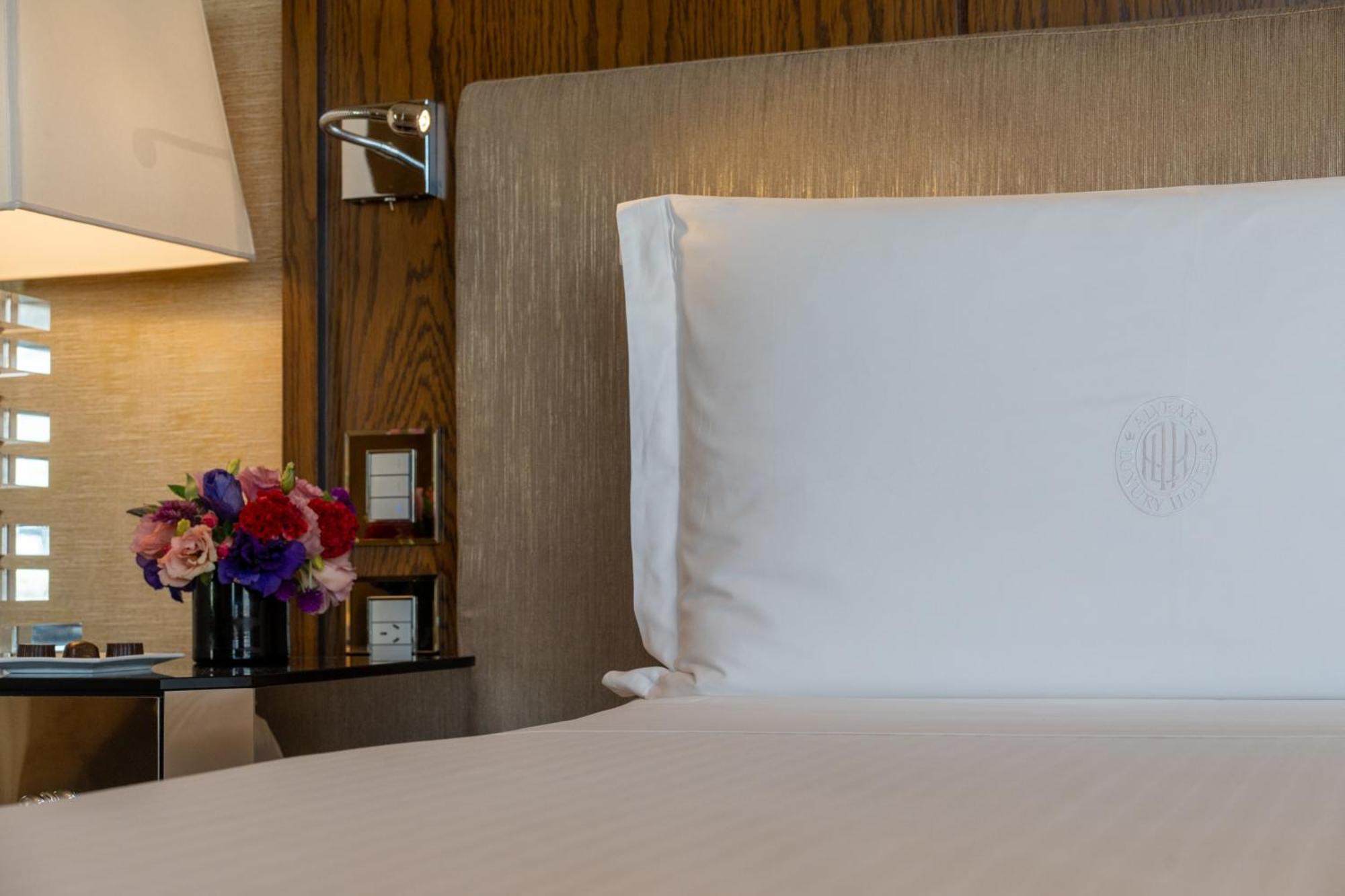 Alvear Icon Hotel Buenos Aires Exteriér fotografie A pillow with a monogram