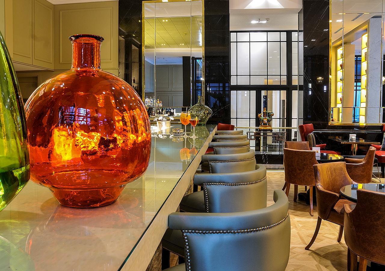 Alvear Icon Hotel Buenos Aires Exteriér fotografie The bar at the hotel